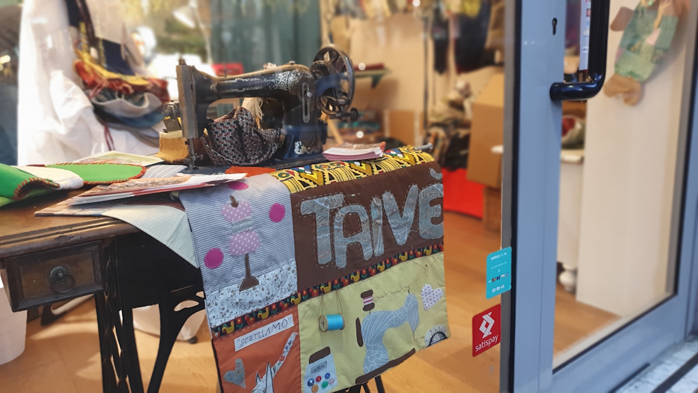 Vesti Solidale: la nuova sede del negozio-sartoria Taivè